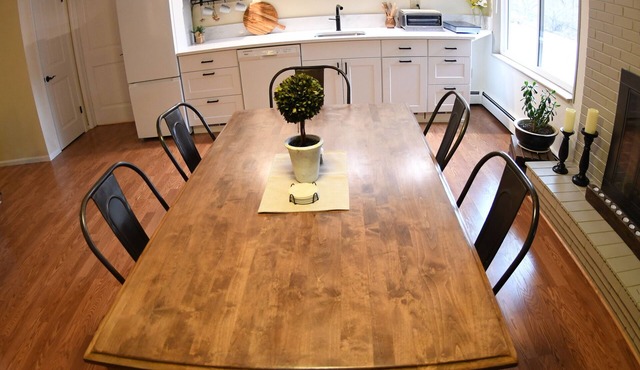1,500 ft² walkout, 5 mins to Golden & Mines, patio w/bbq, historic neighborhood