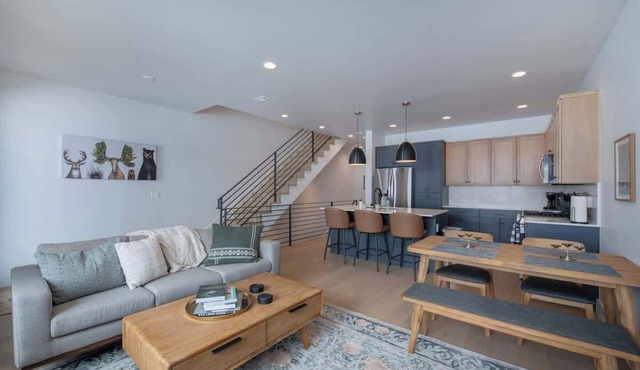 1,750sq 3BR! 2 Car Heated Garage + King Master CB1