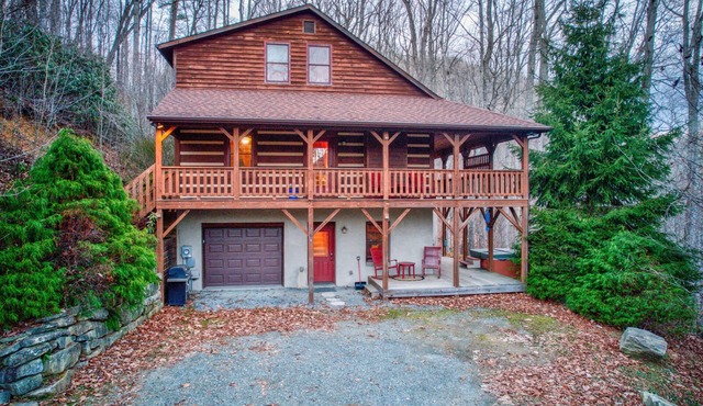 1 Abundant Life - hot tub, game room, near Boone & golf course