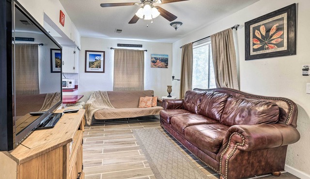 1-Acre Farmhouse - 2 Miles to Phoenix Raceway