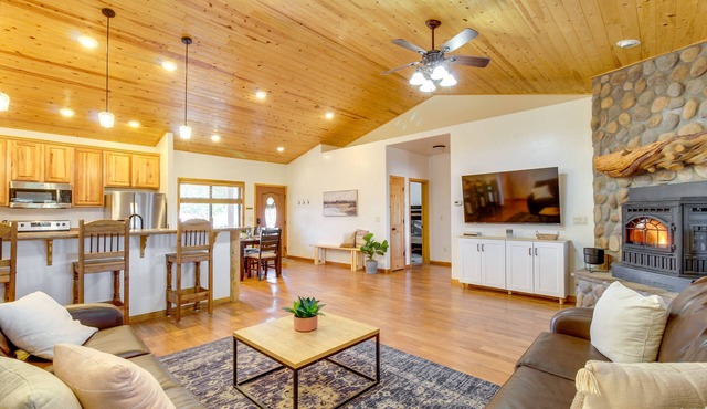 1-Acre Fenced Yard: Pet-Friendly Show Low Cabin!