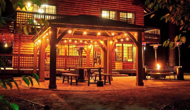 1 Acre Franksfort Mountain Retreat by Destination Big Bear : 1.25 Acre Resort with Spa, Beach Volleyball, Billiards & more!EV Charger!