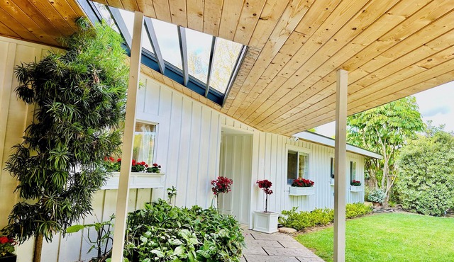 1-Acre Gated Home AND Guesthouse. Heated Pool & Spa. Victoria Avenue Retreat.