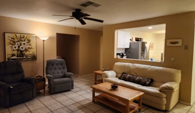 1 Acre Private Hillside Haven 4BR 2BA, 3 beds+1 futon, Spectacular Views!