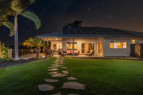 1 Acre PRIVATE RESORT 4 bed 3 bath cinema spa