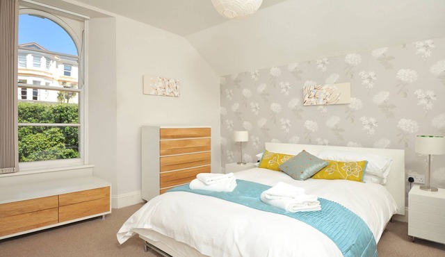 1 Astor House - stunning south facing uninterrupted sea views with balcony