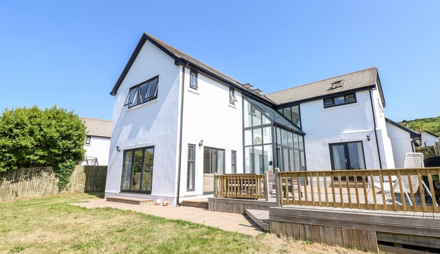 1 ATLANTIC HAVEN, pet friendly, with a garden in Llangennith