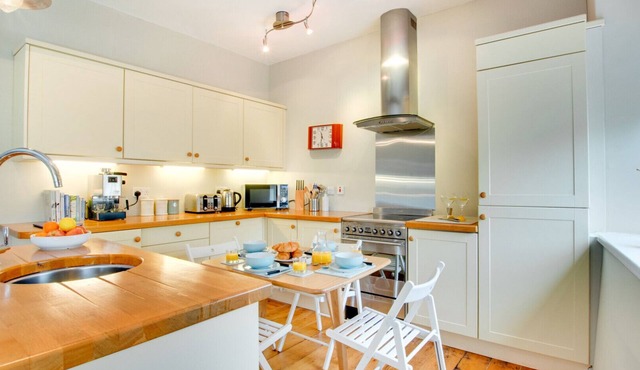 1 Baileys Cottages - Two Bedroom House, Sleeps 4