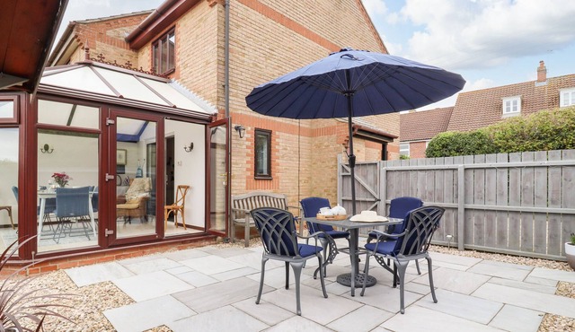 1 BARBERS ROW, romantic, with a garden in Elmswell, Suffolk