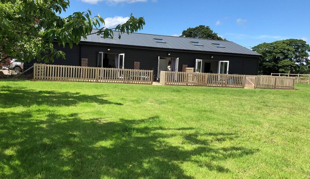 1 BARN COTTAGES, pet friendly, luxury holiday cottage in Whitchurch