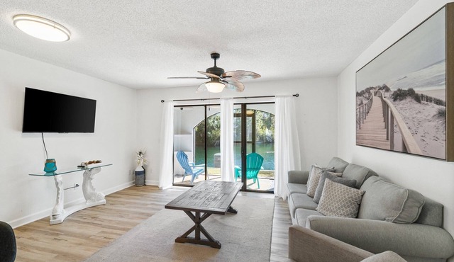 1 bd 1ba Condo w/Lagoon View, Pool, Walk to Beach