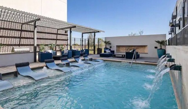 1 bdr Suite w/pool, workspace, 17mins from Domain