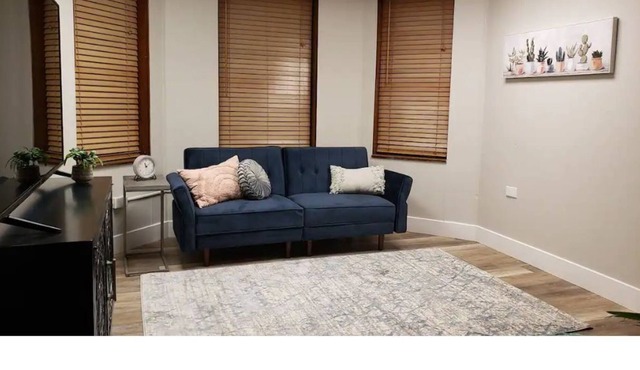 1 bdrm apt sleeps 3, W/D, free parking, wi-fi
