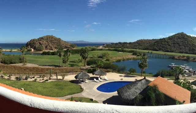 1 BDRM W AMAZING ROOFTOP SEAVIEW LIVING SPACE