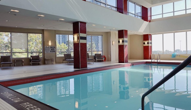 1 BDRM w pool. Perfect location. Free parking