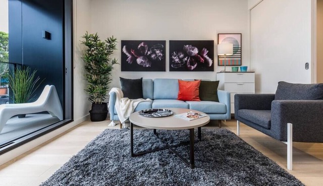 1 Bdrm with AC, Balcony, Pool, Near Shops, PT