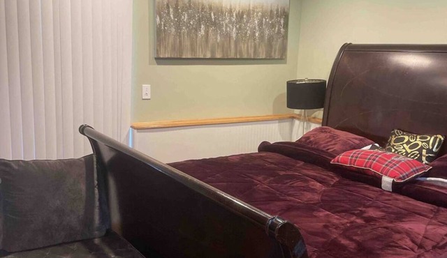 1 beautiful master bedroom , bathroom (Not an entire house)