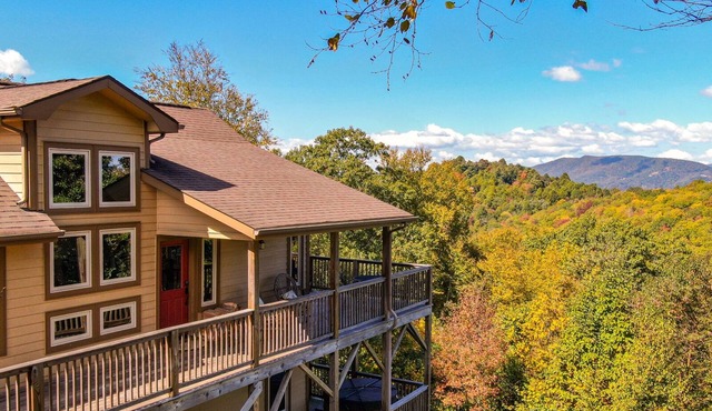 1 Beautiful View - Between Boone & Blowing Rock, hot tub, pool table!