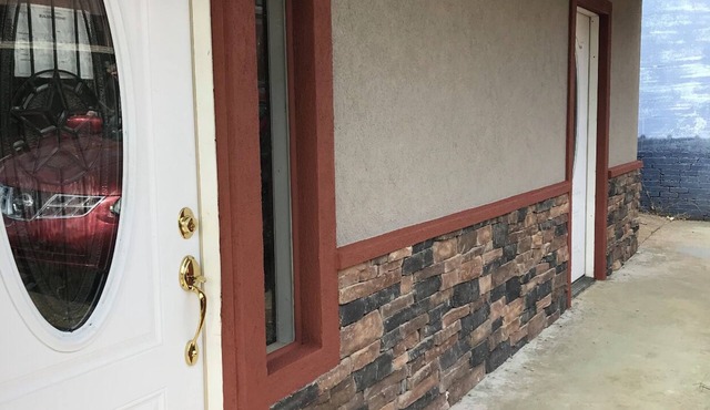 1 bed/1 bath apartment downtown Hemphill Side A