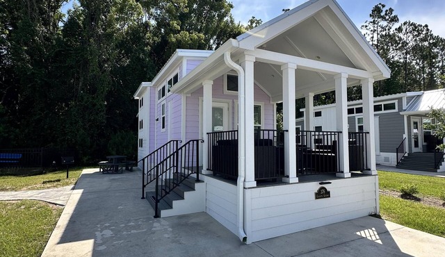 1 Bed/1 Bath Bunkhouse w/Loft + Pet Pad, Sleeps 6 - Sleeps up to 6, Pet Friendly with Registration