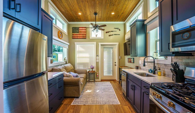 1 Bed/1 Bath Bunkhouse w/Loft - Pet Friendly, Sleeps 6 - Sleeps up to 6, Pet Friendly with Registration