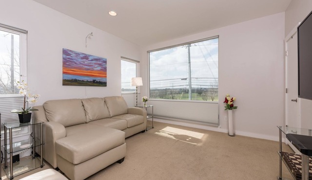 1 bed 1 bath modern flat right in Central Austin