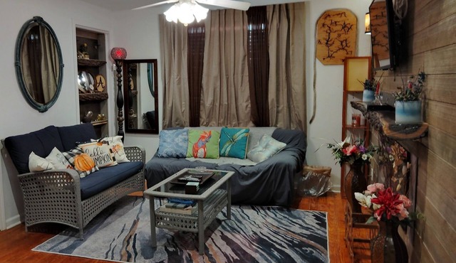 1 Bed/1 Bath near UMKC and The Plaza