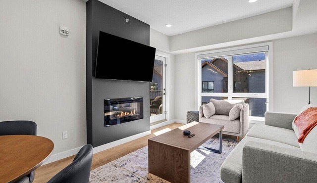 1 Bed/1 Bath Sparrowhawk-Top Floor/Courtyard