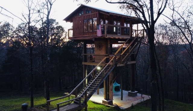 1 bed 1 bath Treehouse called the Firetower