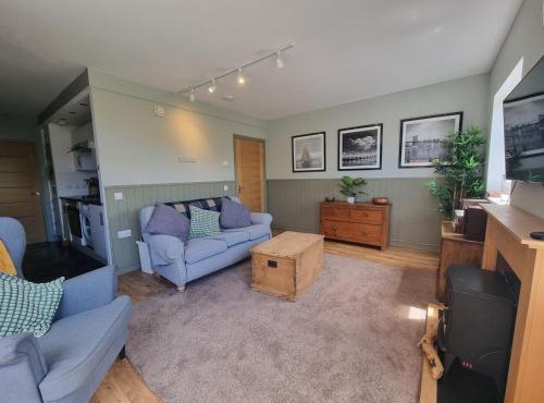 1-Bed Apartment - Sleeps 2 & Private Parking