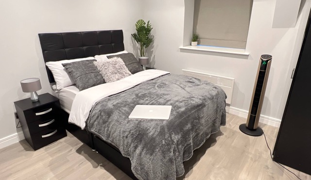 1 Bed apartment in Sunbury-On-Thames *Free Parking*