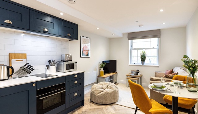 1 bed apartment with stunning views in the pretty village of Stoney Middleton.