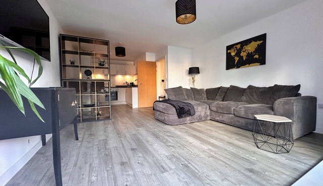 1 -bed Apartment Close to Gatwick Airport