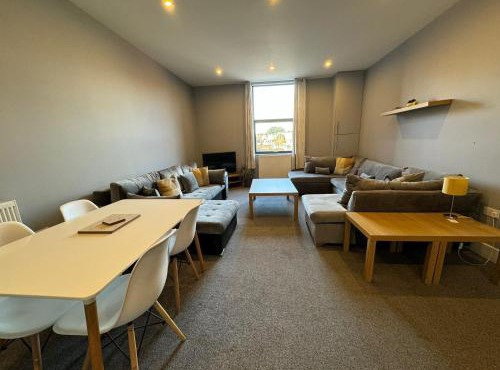 1 bed Apt close to Leeds Arena Sleeps up to 4 people F1