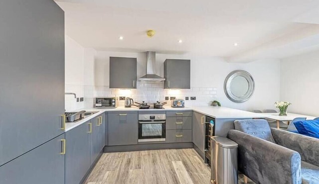 1 Bed Apt near Winkley Square