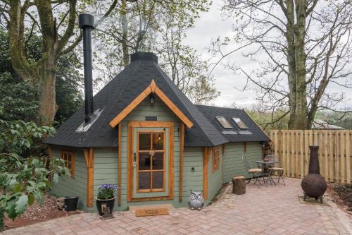 1-Bed Cabin 2 Adults Outdoor Bath & Wood Burner