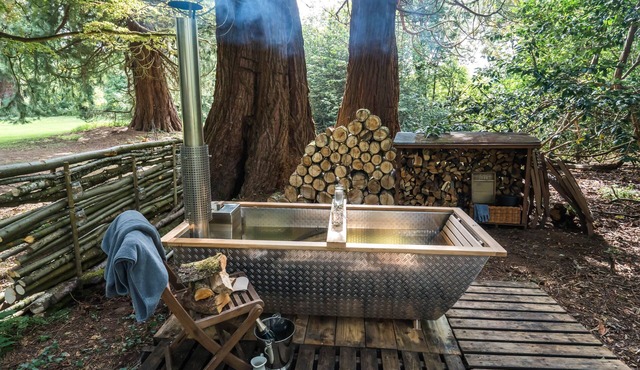 1-bed Cabin, 2 Adults, Wood Burning Hot Tub & Fire