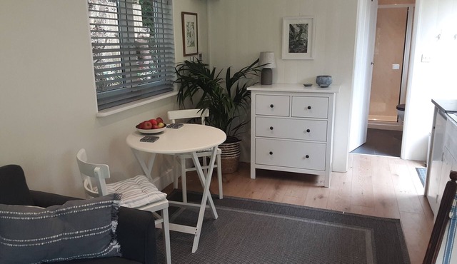 1 Bed Cabin - Sleeps 2 - Garden - Parking - Wifi