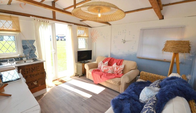 1 Bed Chalet - Sleeps 4 - Pets, Parking, Wifi
