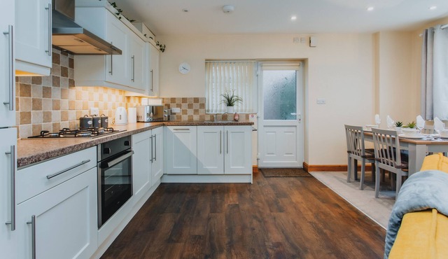 1 Bed City Apartment - Close to City Centre & QMC