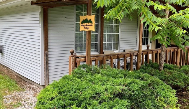 1 bed cottage, grill, fire pit, Very close to Red River Gorge!
