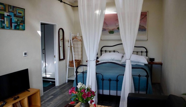 1 Bed Cottage - Sleeps 2 - Parking - Garden - Wifi