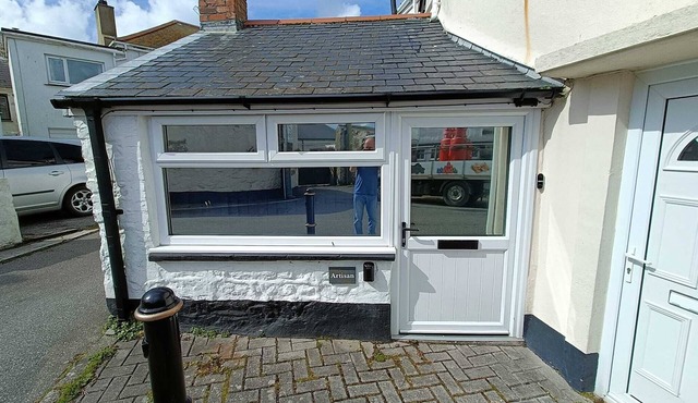 1 Bed Cottage - Sleeps 2 - Parking - Wifi