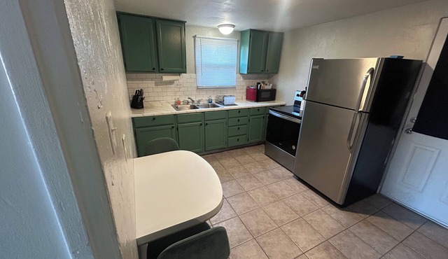 1 bed duplex near downtown Belleville next to heart garden and long story coffee