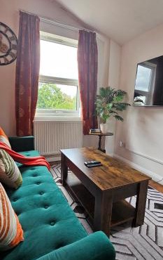 1-Bed flat near West Norwood station