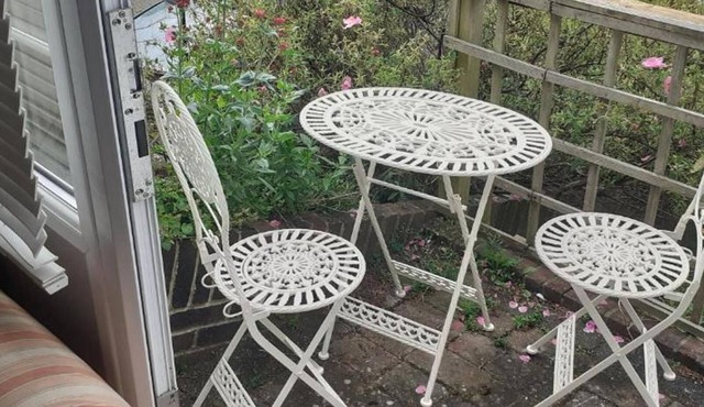 1 Bed Flat - Sleeps 2 - Pets - Garden - Parking