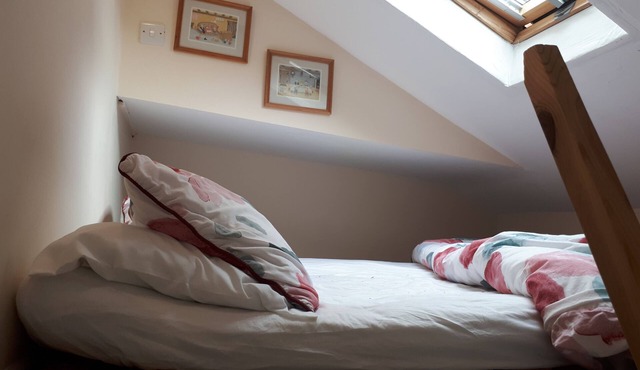 1 Bed Flat - Sleeps 2 - Pets - Garden - Parking