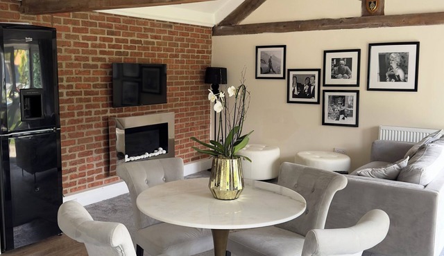 1 Bed Flat - Sleeps 2 - Pets - Parking - Wifi