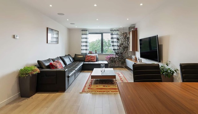 1-Bed Flat| Spacious| Near Station| North London