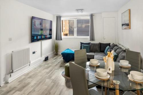 1-Bed Flat With Free Parking Great Location